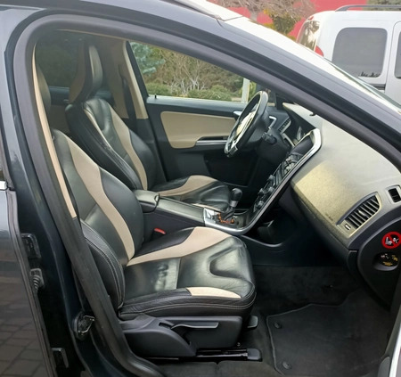 Volvo XC 60 cena 45000 przebieg: 338000, rok produkcji 2011 z Tuszyn małe 436